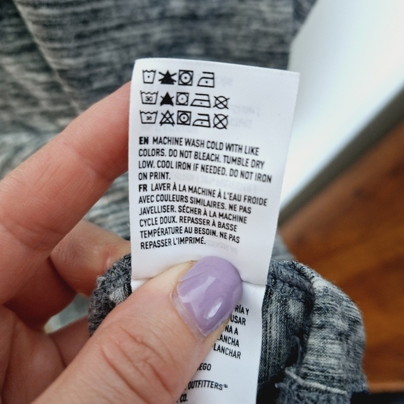 American Eagle Gray Space Dye Core Flex Classic Fit V Neck Tee Shirt Size XL - Picture 7 of 8